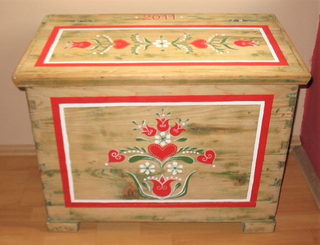 Tulipános láda